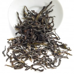 Улун "Фэн Хуан Дань Цун Я Ши Сян Тоу Чунь" (Аромат Утиного Помета Первый Весенний Сбор) Улун "Фэн Хуан Дань Цун Я Ши Сян Тоу Чунь" (Аромат Утиного Помета Первый Весенний Сбор)